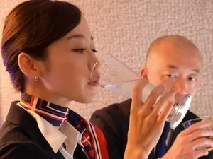 Thấy bố chịch má kế mãi không có thai, cậu con trai ra tay giúp đỡ
