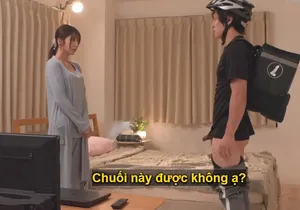 Người phụ nữ trẻ gợi cảm hét lên