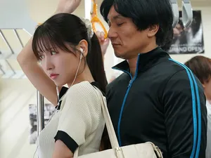 [Bản gốc] Quan hệ bằng dương vật giả ở hậu môn để lấp đầy hai lỗ của bạn gái