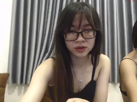 Cho người vợ làm người mẫu khỏa thân để học trò vẽ
