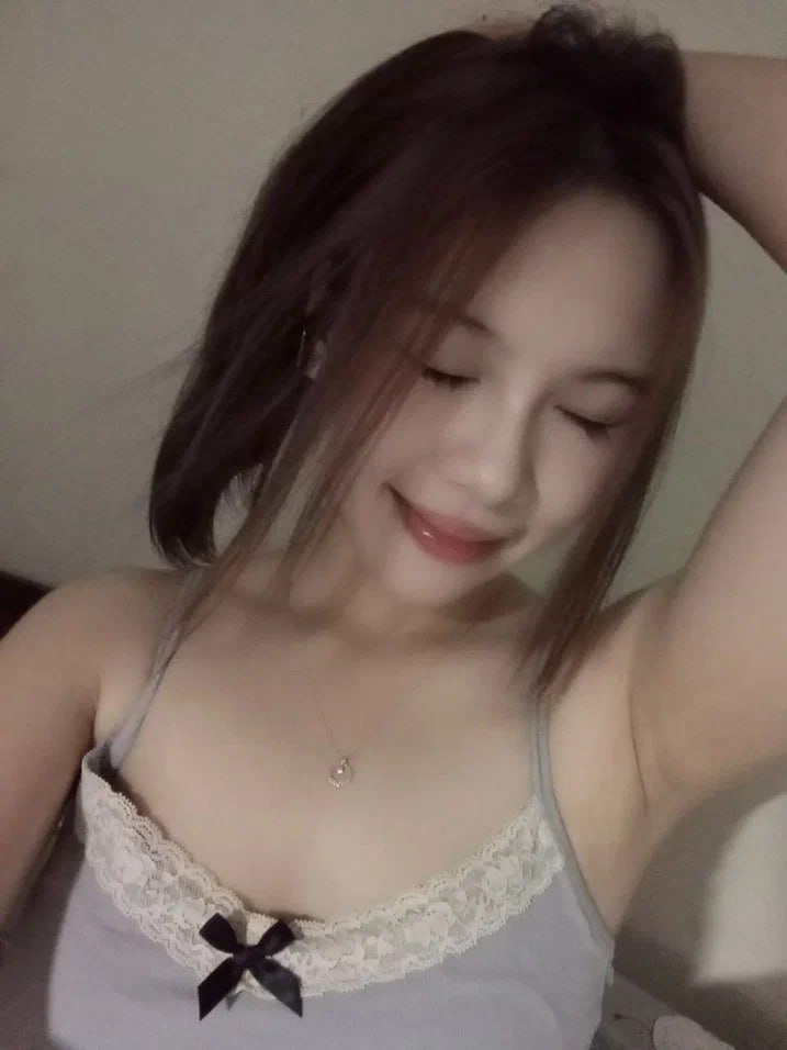 Vừa ngủ dậy thì thấy em đồng nghiệp nằm cạnh