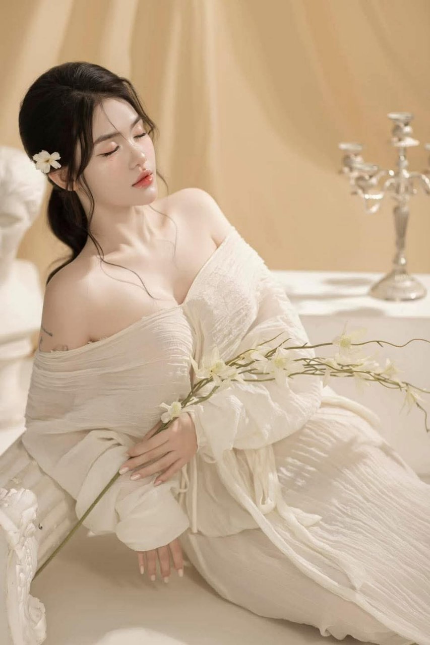 Chồng chị có địt khỏe bằng buồi em không